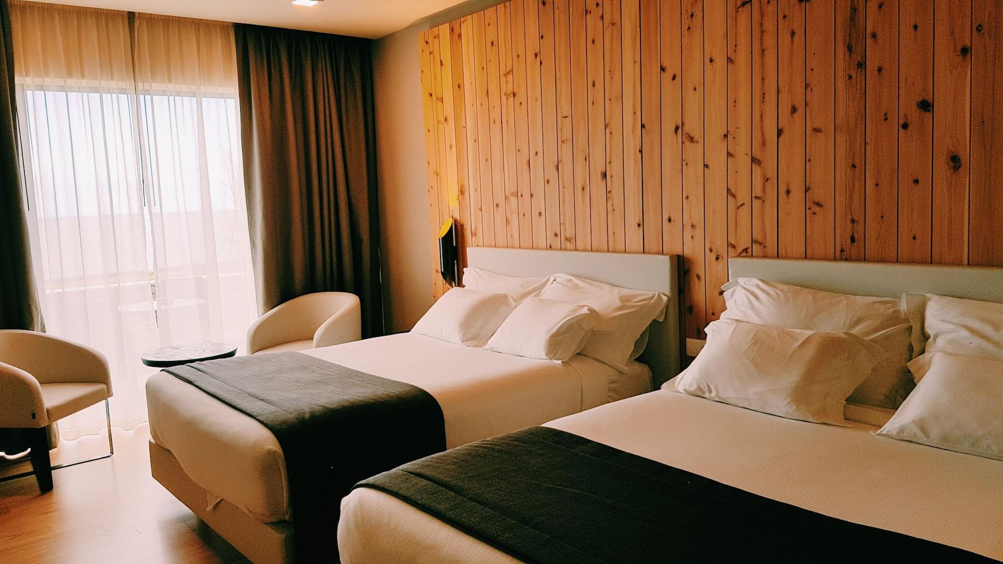 Pedras Do Mar Resort & Spa Fenais da Luz Exterior photo A room at the hotel