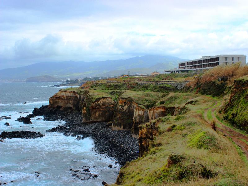 Pedras Do Mar Resort & Spa Fenais da Luz Exterior photo The cliffside hotel