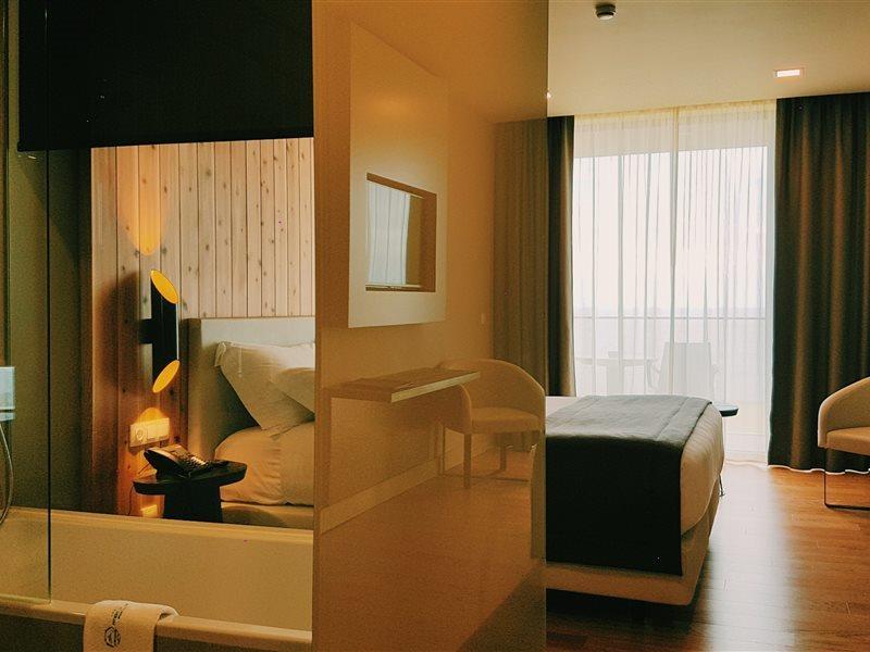 Pedras Do Mar Resort & Spa Fenais da Luz Exterior photo A room at the hotel