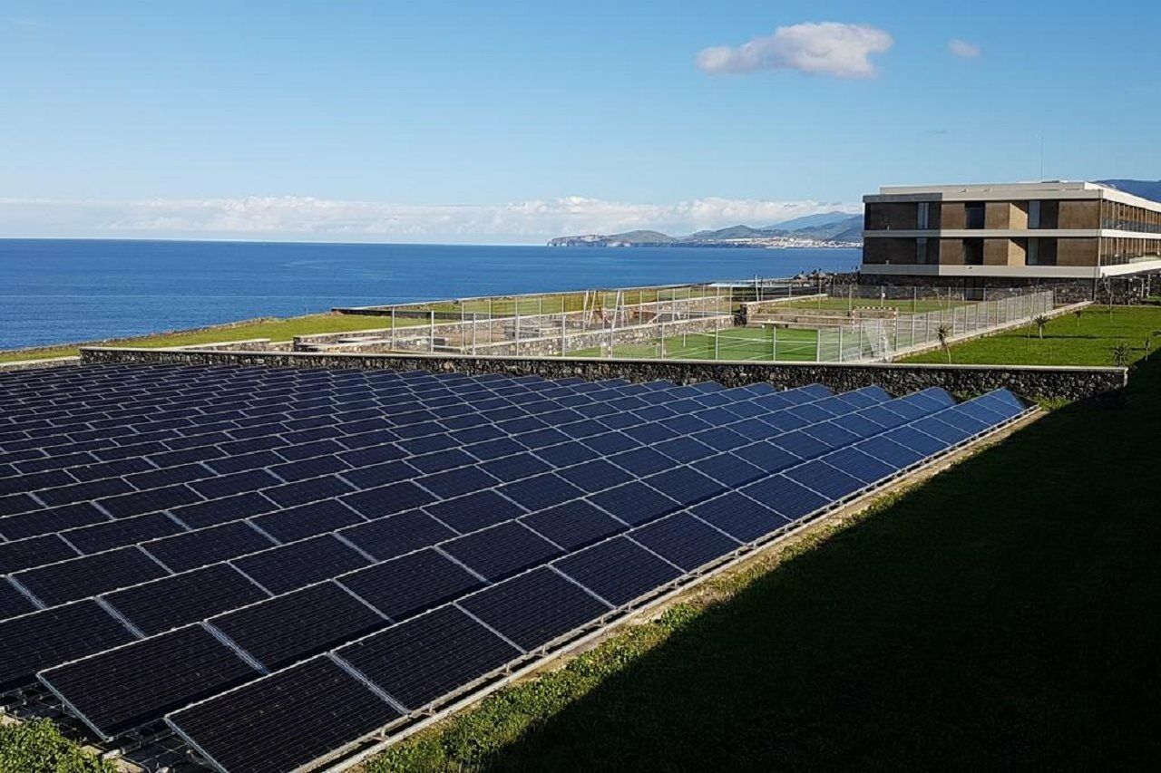 Pedras Do Mar Resort & Spa Fenais da Luz Exterior photo Solar panels at the University of Plymouth