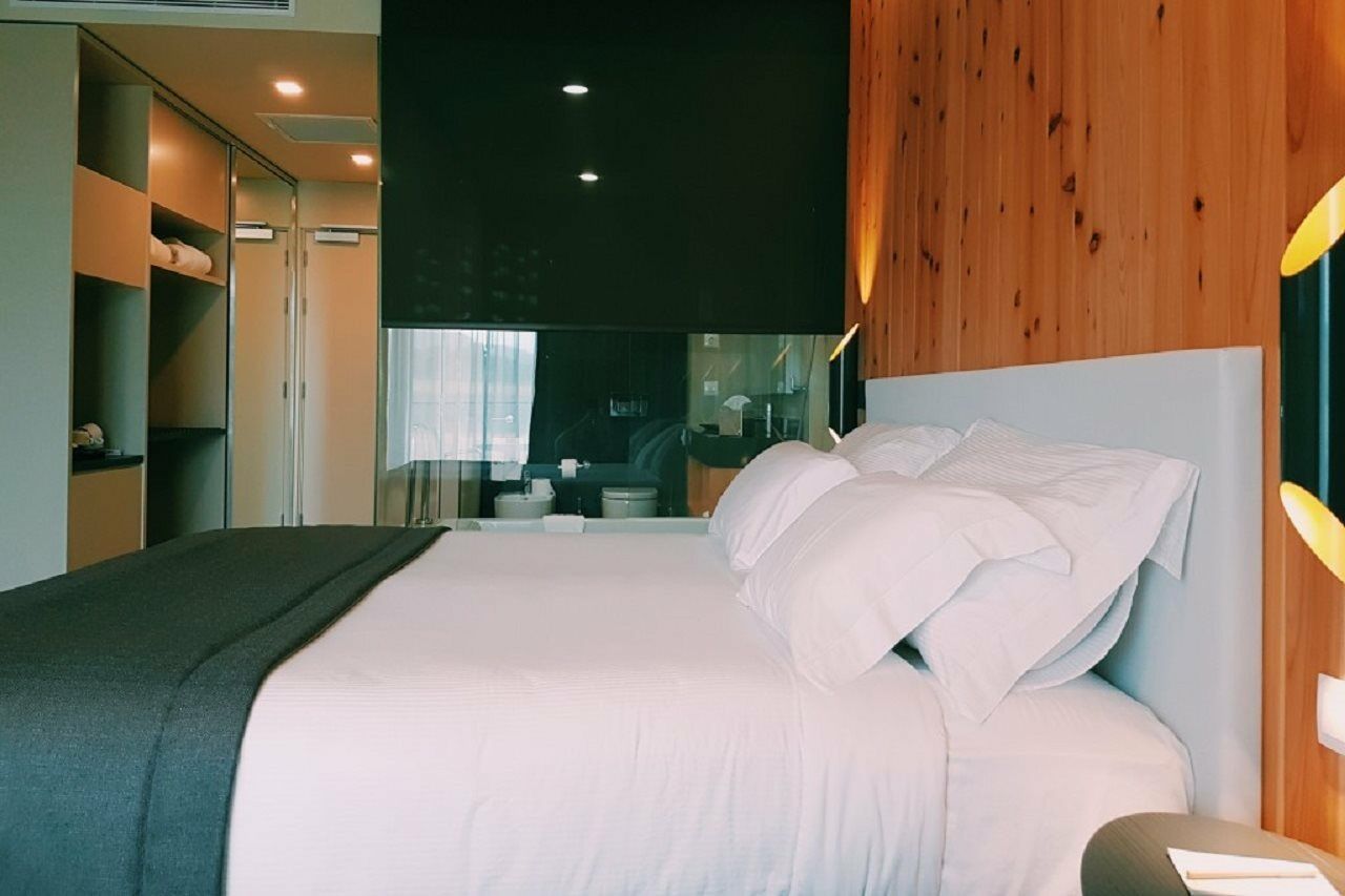 Pedras Do Mar Resort & Spa Fenais da Luz Exterior photo A bedroom in the hotel